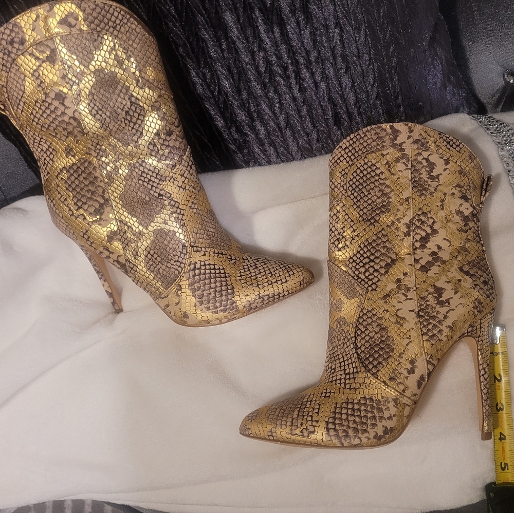 Ladies boots